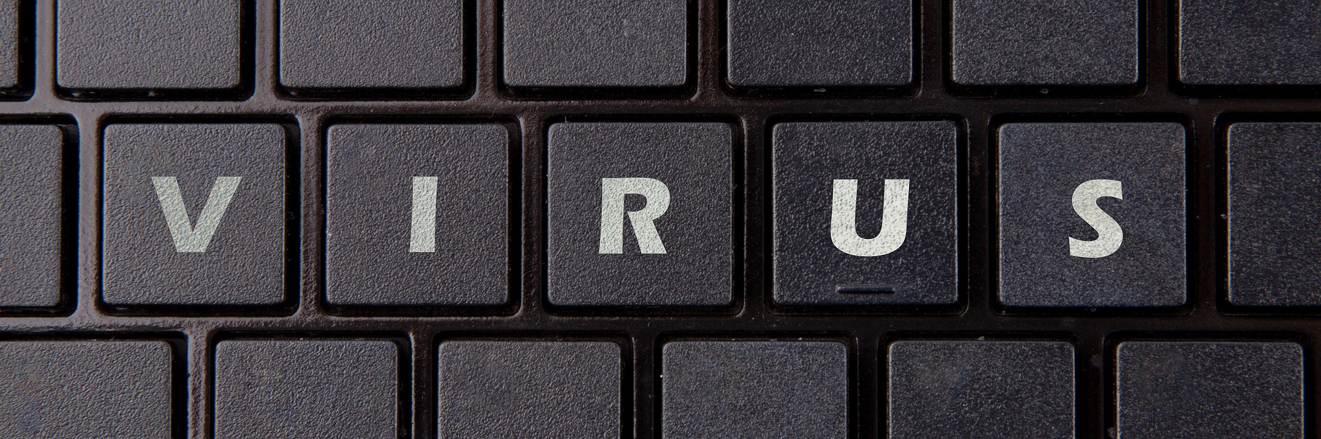 Bild einer Tastatur mit Beschriftung "Virus"